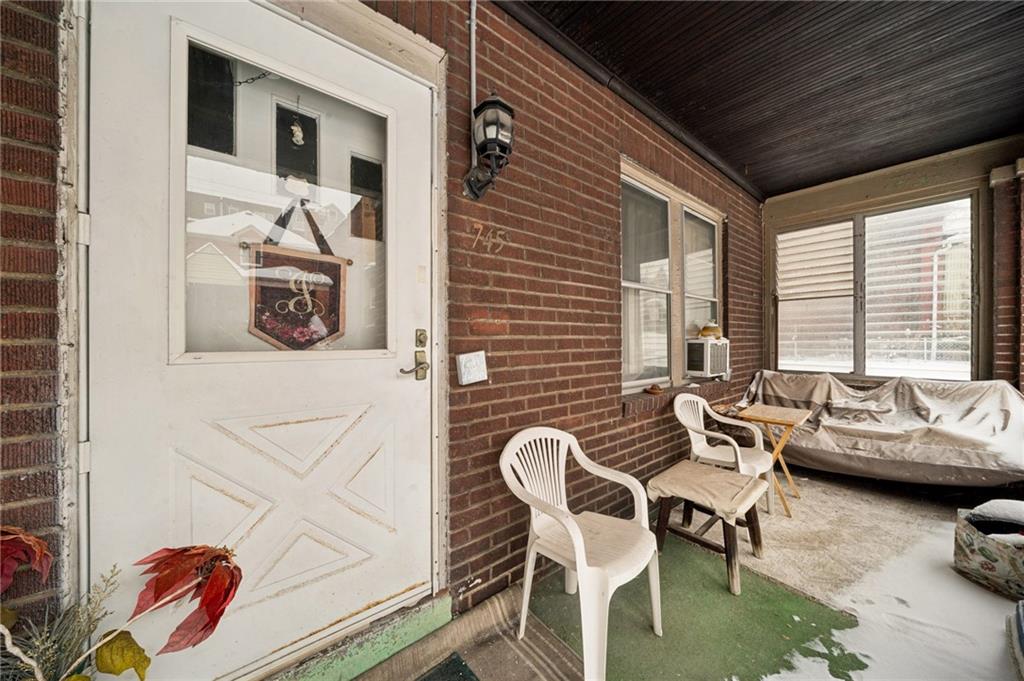 745 Anaheim Street Pittsburgh, PA 15219 - Photo 4 of 34