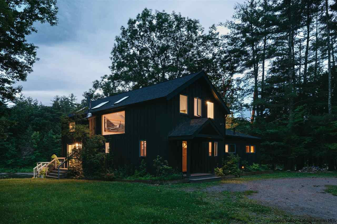 172 Crystal Point Road Cairo, NY 12431 - Photo 2 of 35 a front view of a house with garden