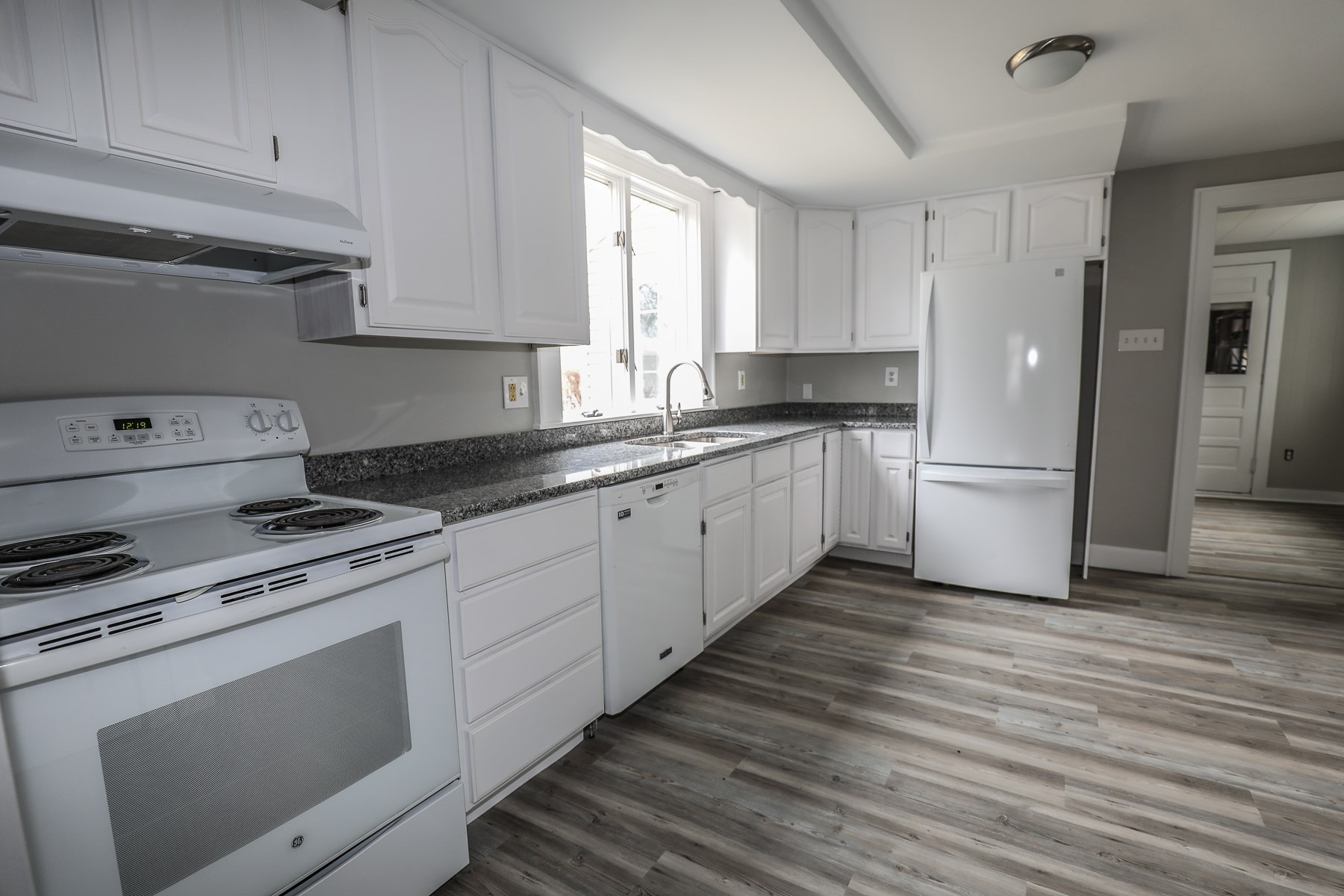 534 Smyth Road Manchester, NH 03104 - Photo 11 of 40