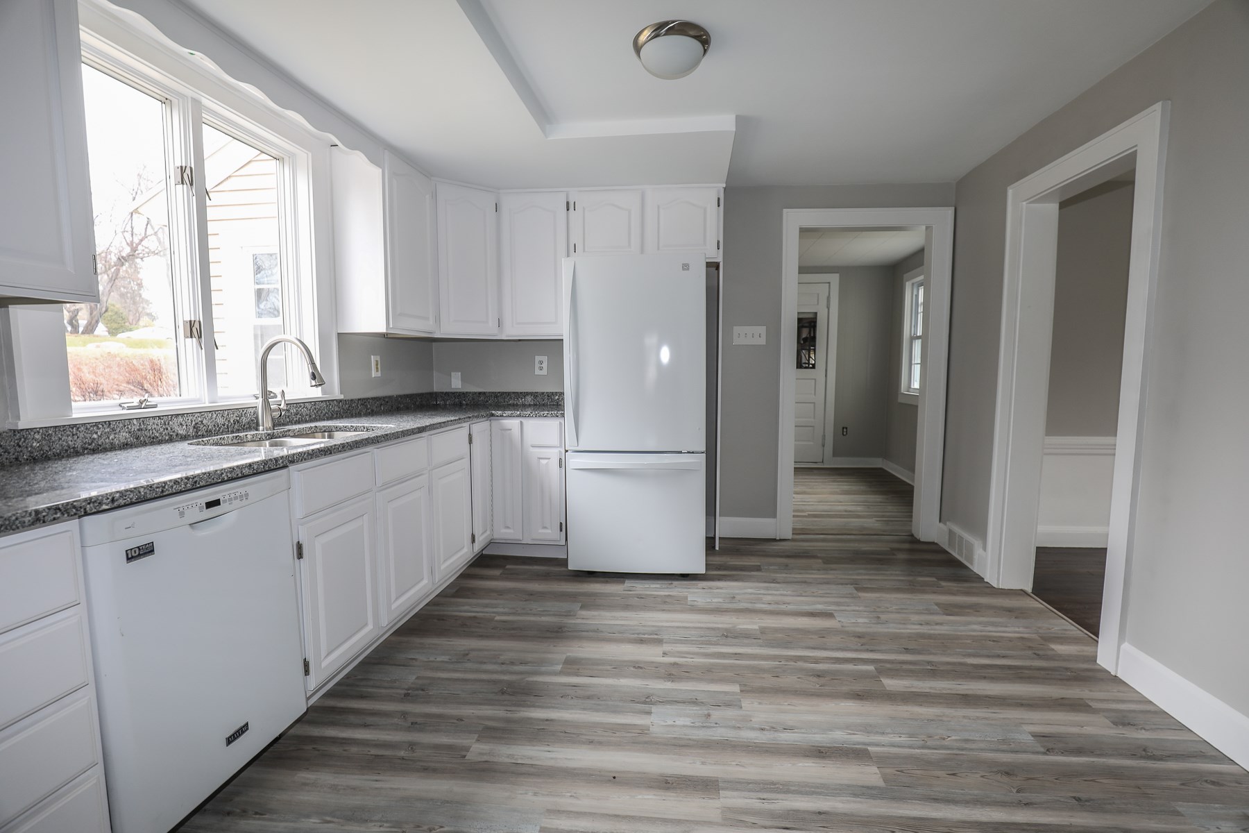 534 Smyth Road Manchester, NH 03104 - Photo 12 of 40