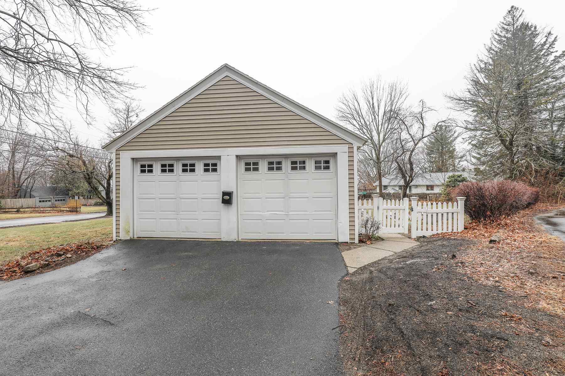 534 Smyth Road Manchester, NH 03104 - Photo 3 of 40