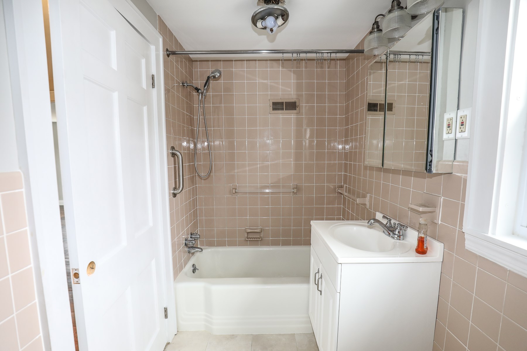 534 Smyth Road Manchester, NH 03104 - Photo 29 of 40