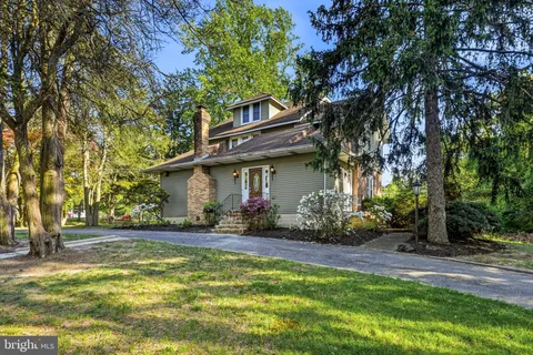 $699,000 | 267 West White Horse Pike, Berlin, NJ 08009
