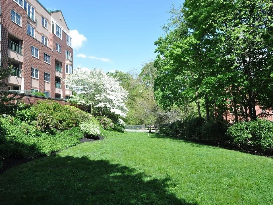 1 Watermill Place, Unit 306 Arlington, MA 02476 - Photo 4 of 35