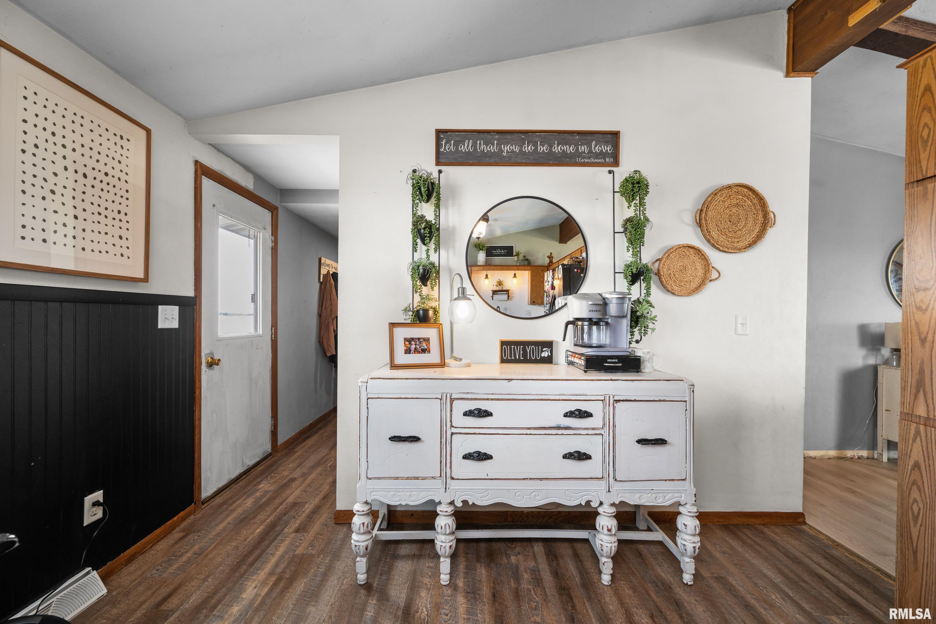 26012 Territorial Road Le Claire, IA 52753 - Photo 12 of 31 Gallery Image 12