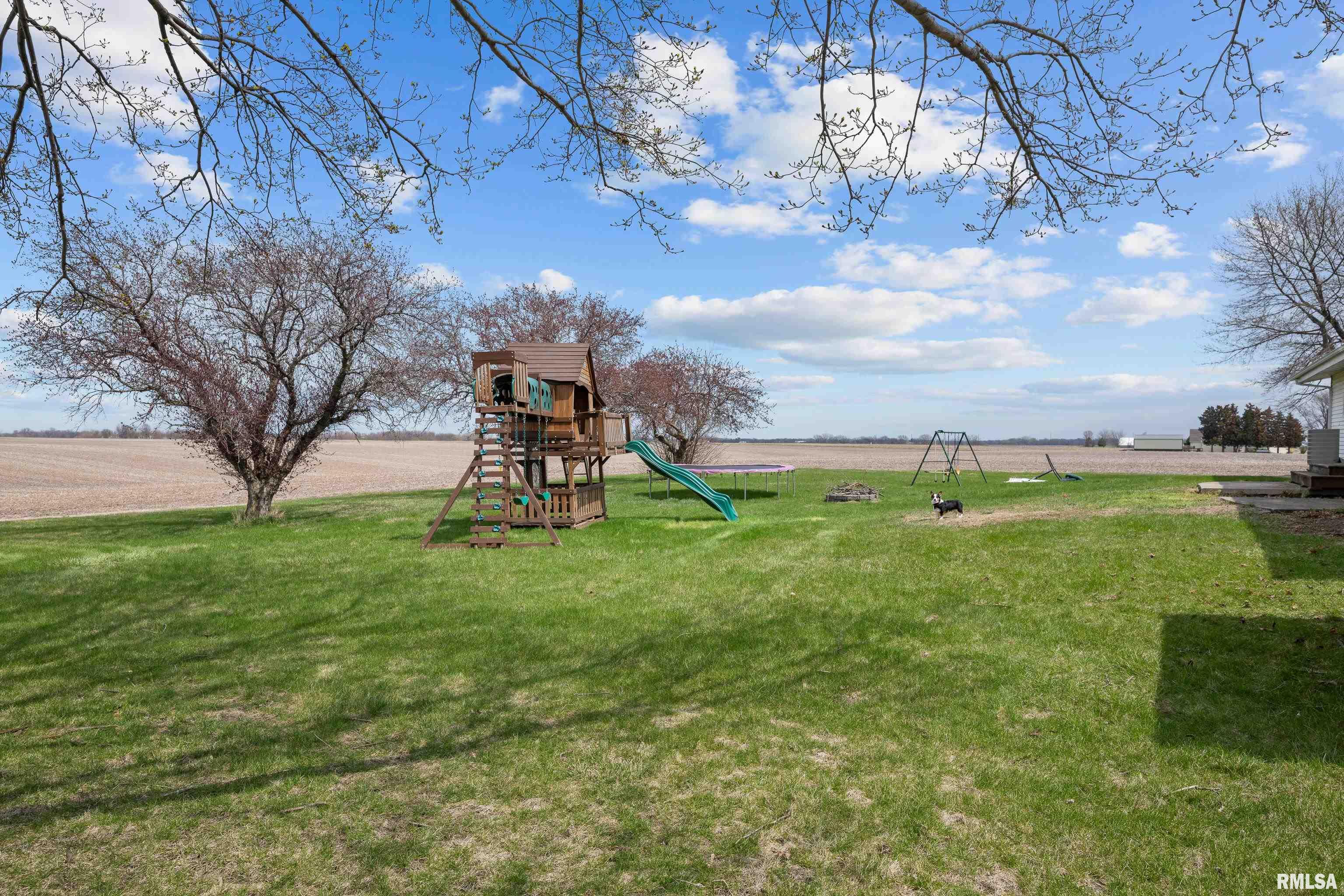 26012 Territorial Road Le Claire, IA 52753 - Photo 23 of 31 Gallery Image 23