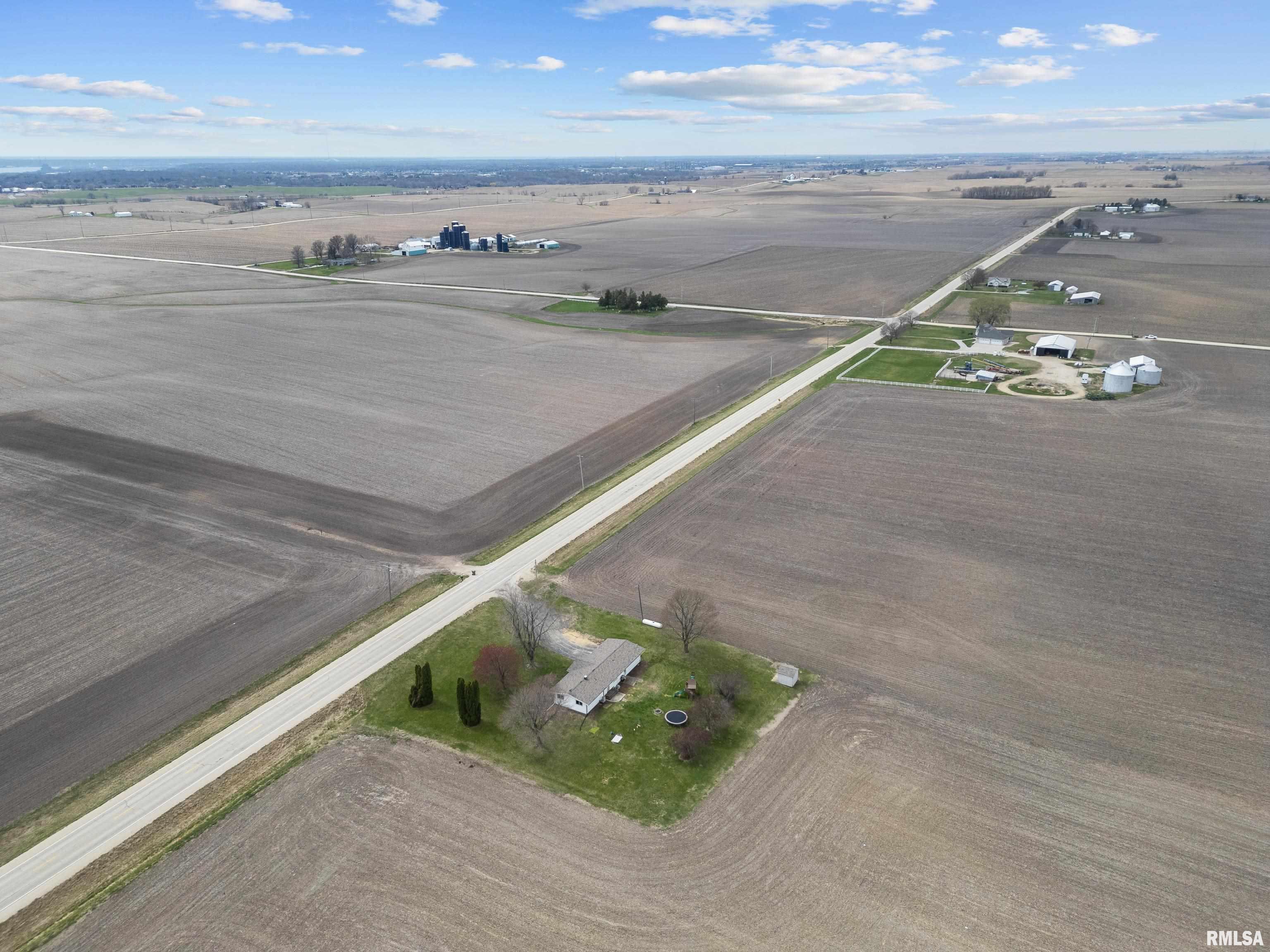 26012 Territorial Road Le Claire, IA 52753 - Photo 24 of 31 Gallery Image 24