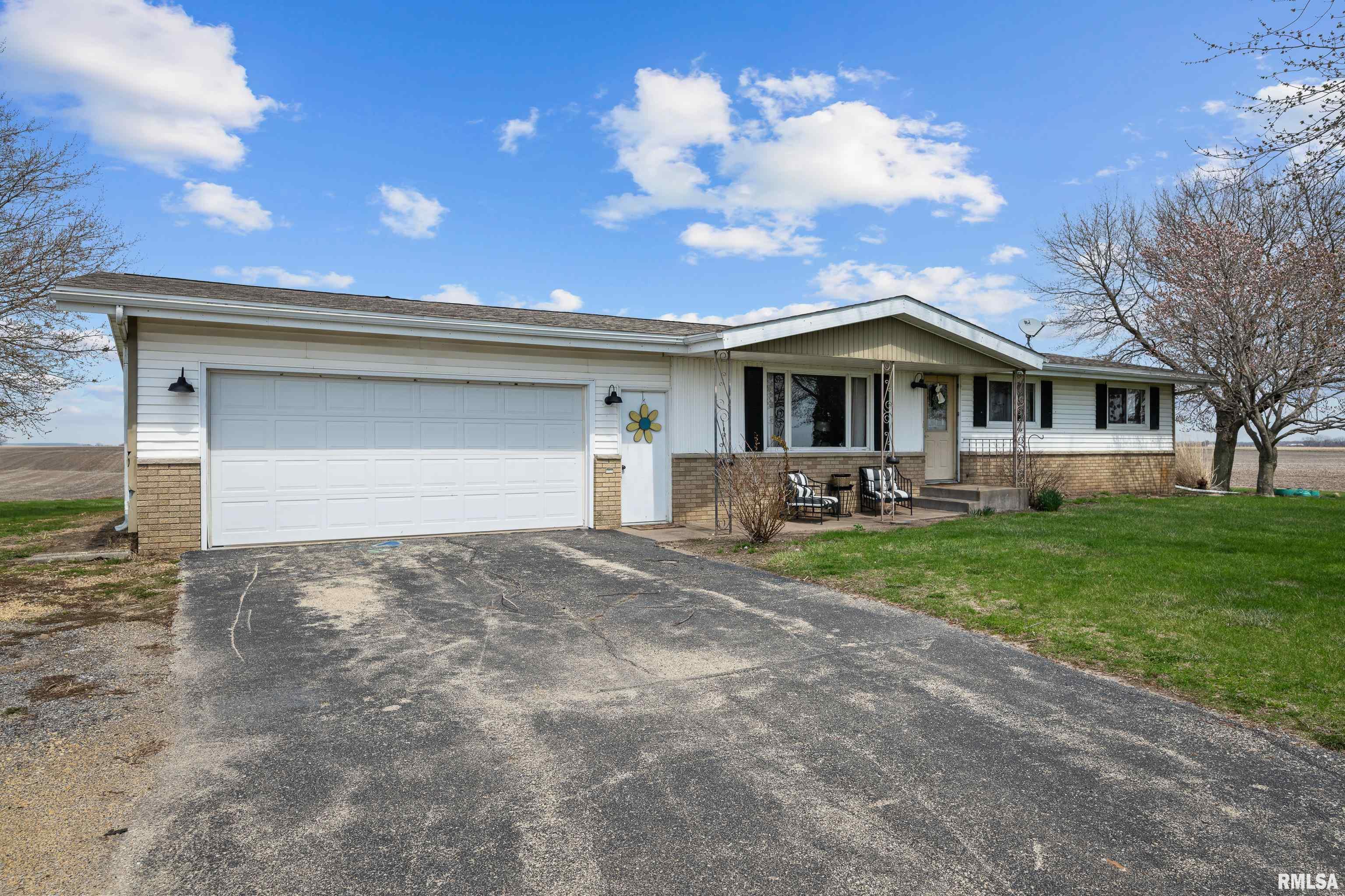26012 Territorial Road Le Claire, IA 52753 - Photo 3 of 31 Gallery Image 3