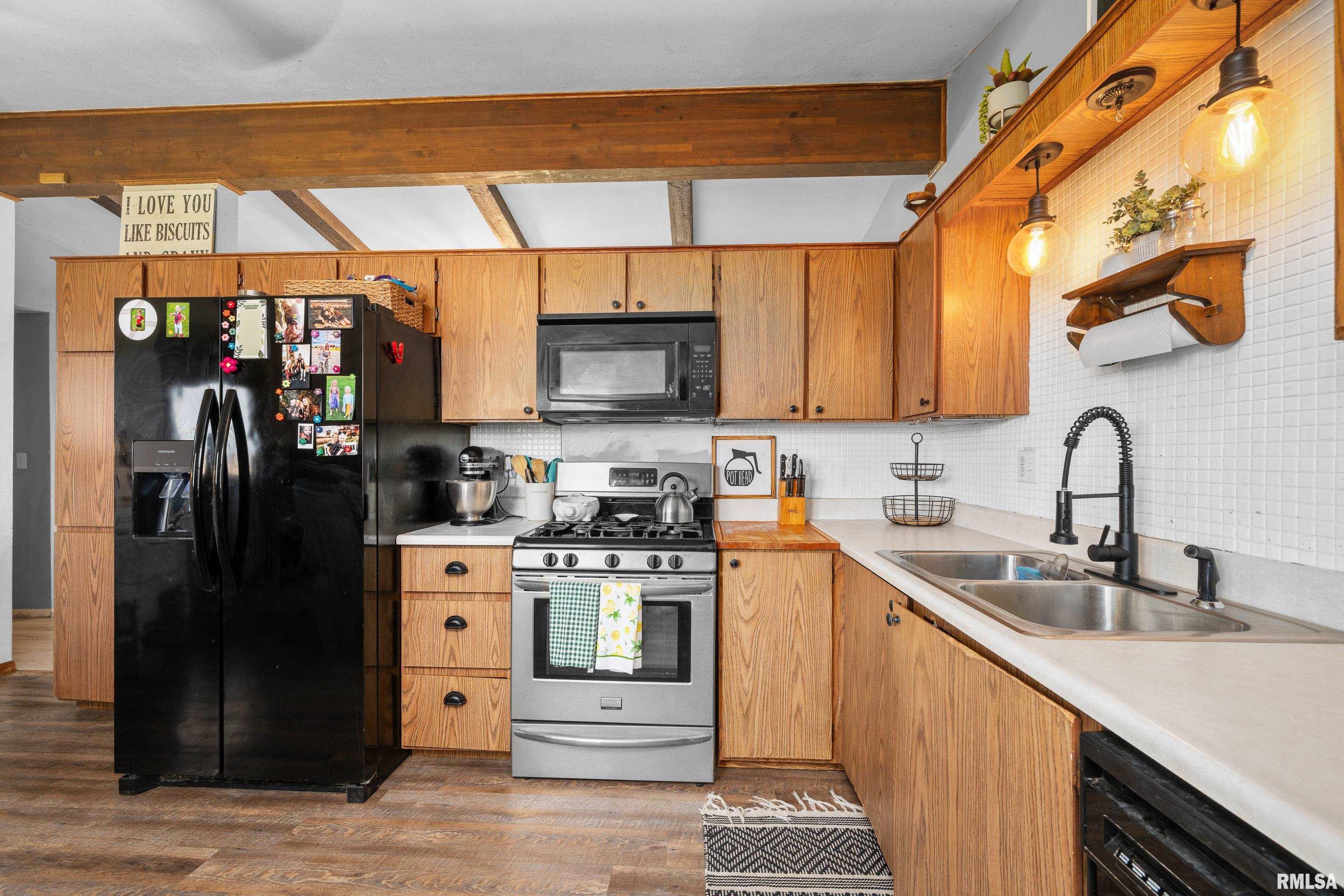 26012 Territorial Road Le Claire, IA 52753 - Photo 9 of 31 Gallery Image 9