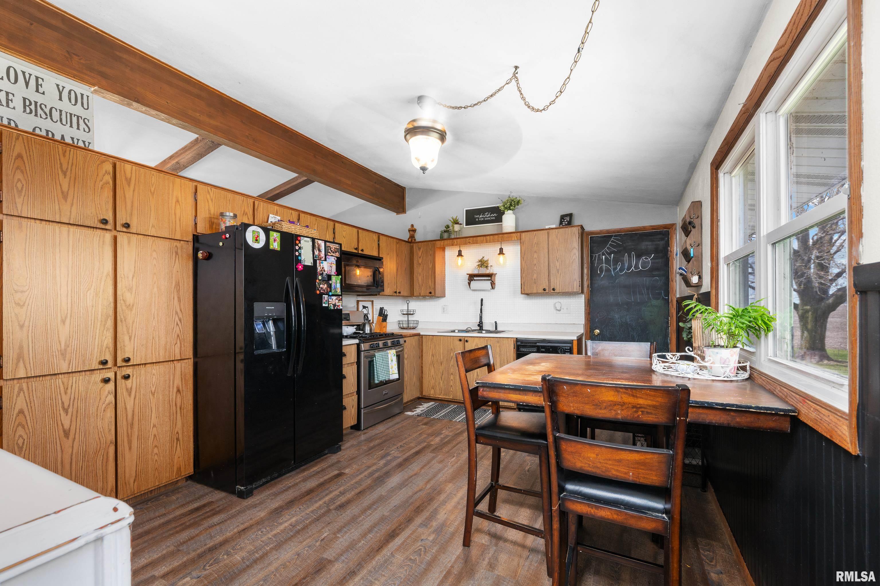 26012 Territorial Road Le Claire, IA 52753 - Photo 10 of 31 Gallery Image 10