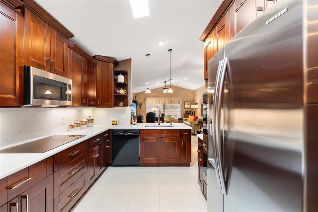 6660 Northwest 75th Place Parkland, FL 33067 - Photo 11 of 82