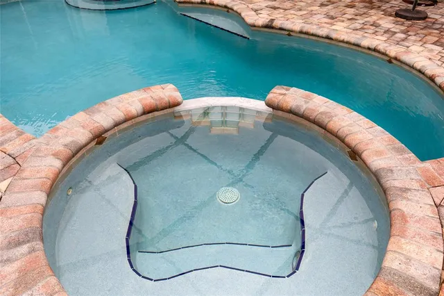 $800,000 | 6660 Northwest 75th Place, Parkland, FL 33067