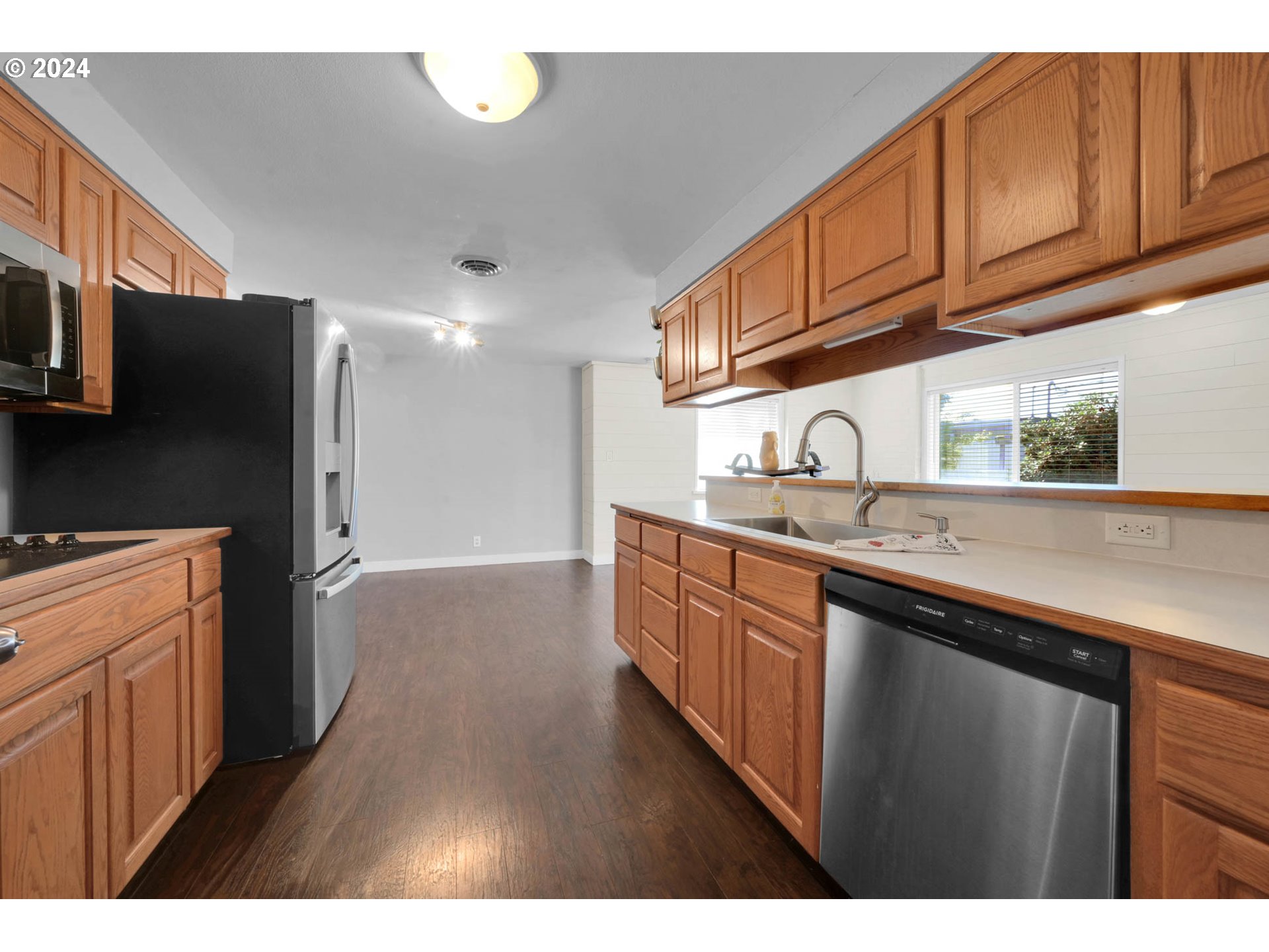 2466 Corral Court Springfield, OR 97477 - Photo 8 of 28 a kitchen with stainless steel appliances granite countertop a sink stove and refrigerator