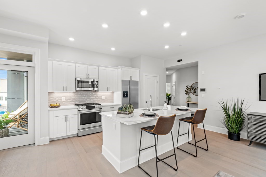 95 Fawcett Street, Unit 304, Cambridge, MA 02138 Compass