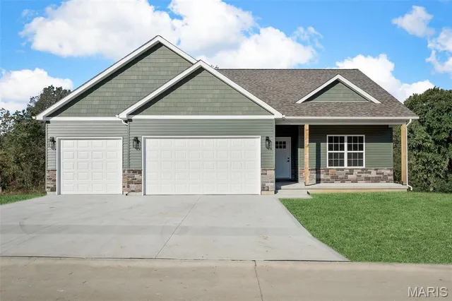 $355,000 | 1 Oak At Park Hills, Warrenton, MO 63383