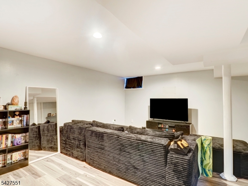 382 Douglas Road Roselle, NJ 07203 - Photo 22 of 30