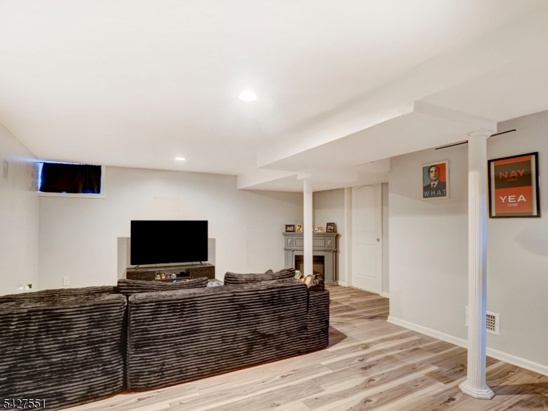382 Douglas Road Roselle, NJ 07203 - Photo 23 of 30