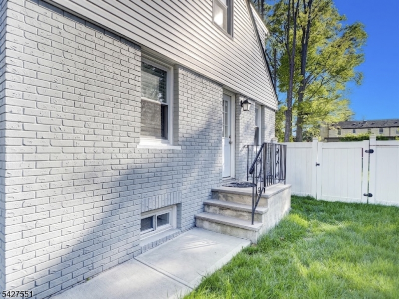 382 Douglas Road Roselle, NJ 07203 - Photo 25 of 30