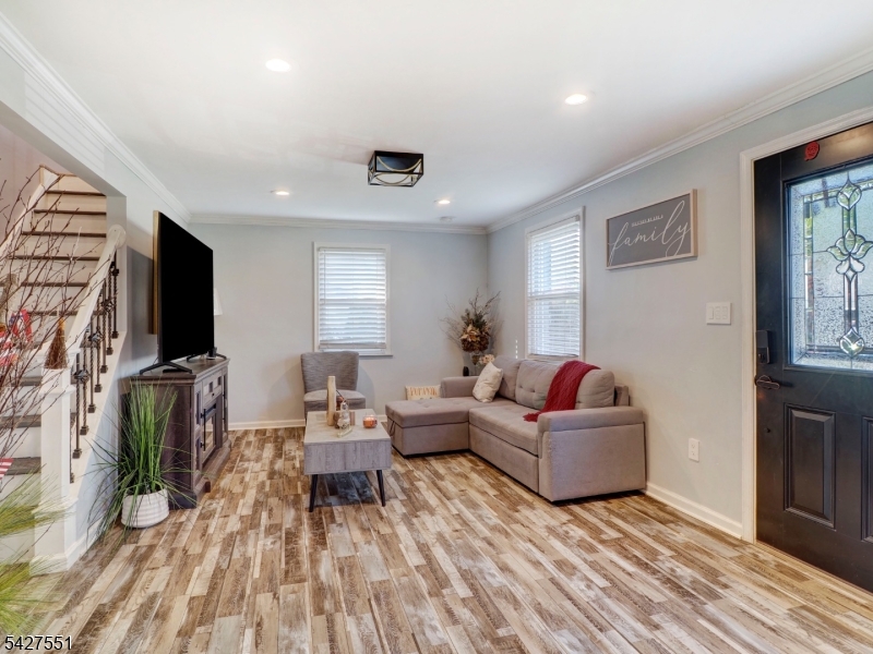 382 Douglas Road Roselle, NJ 07203 - Photo 3 of 30