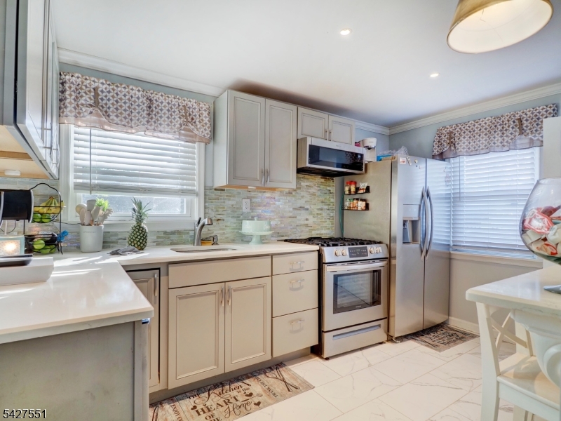 382 Douglas Road Roselle, NJ 07203 - Photo 8 of 30