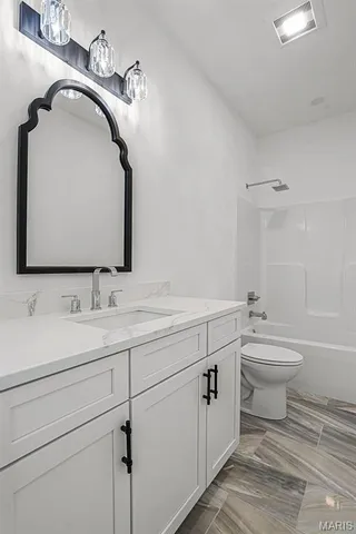 $385,000 | 308 Captains Court, Grafton, IL 62037