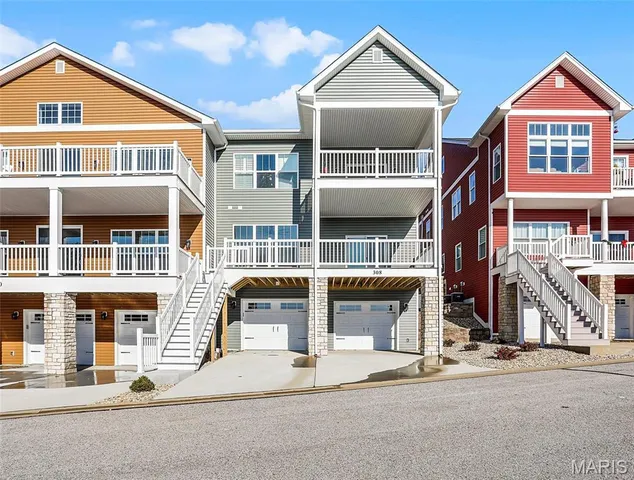 $385,000 | 308 Captains Court, Grafton, IL 62037