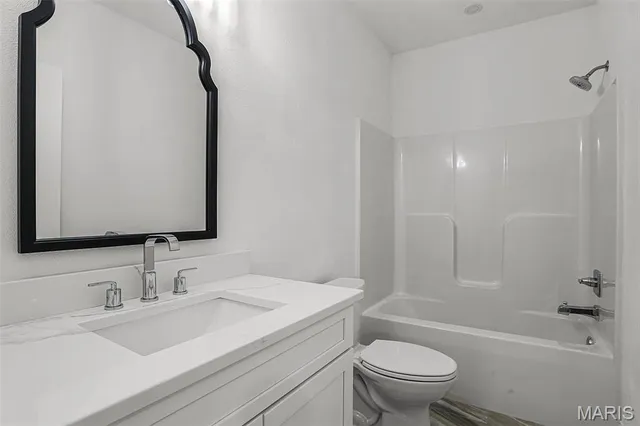 $385,000 | 308 Captains Court, Grafton, IL 62037