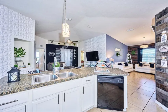 $299,999 | 612 Chicago Way, Dundee, FL 33838