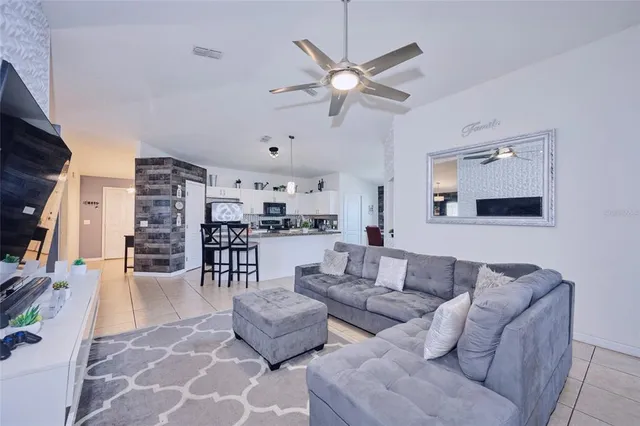 $299,999 | 612 Chicago Way, Dundee, FL 33838