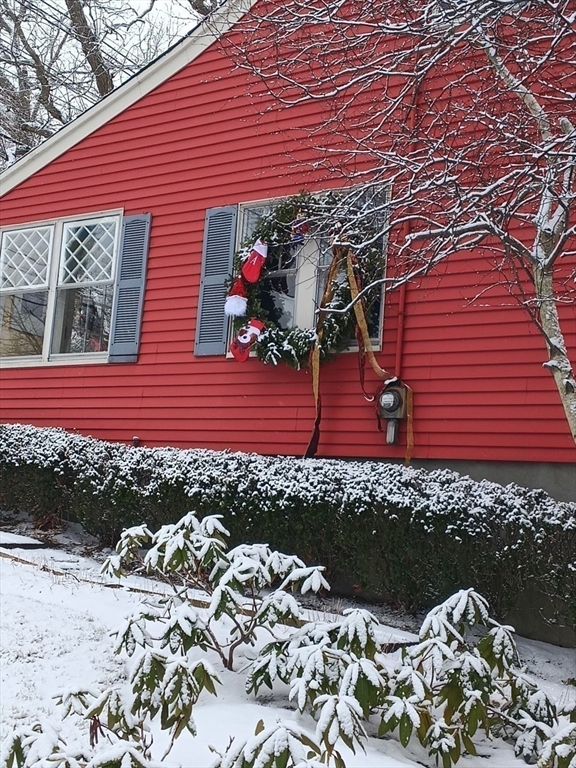 207 Topsfield Road Wenham, MA 01984 - Photo 17 of 18 a front view of a house