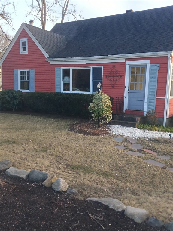 207 Topsfield Road Wenham, MA 01984 - Photo 2 of 18 a front view of a house with garden