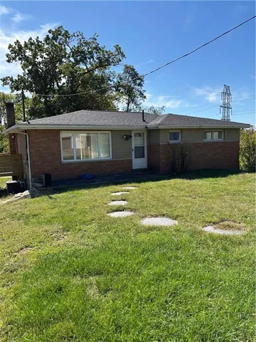 a view of a house with a backyard