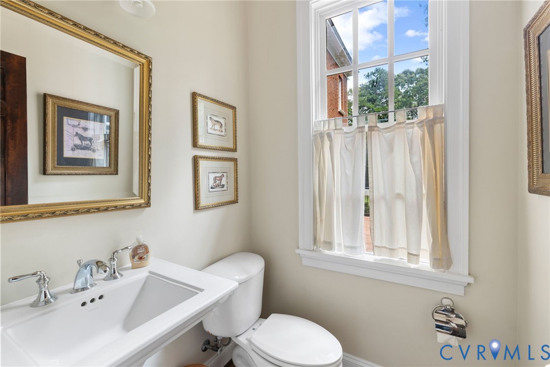 13173 Scotchtown Road Beaverdam, VA 23015 - Photo 28 of 65 a bathroom with a sink mirror and toilet