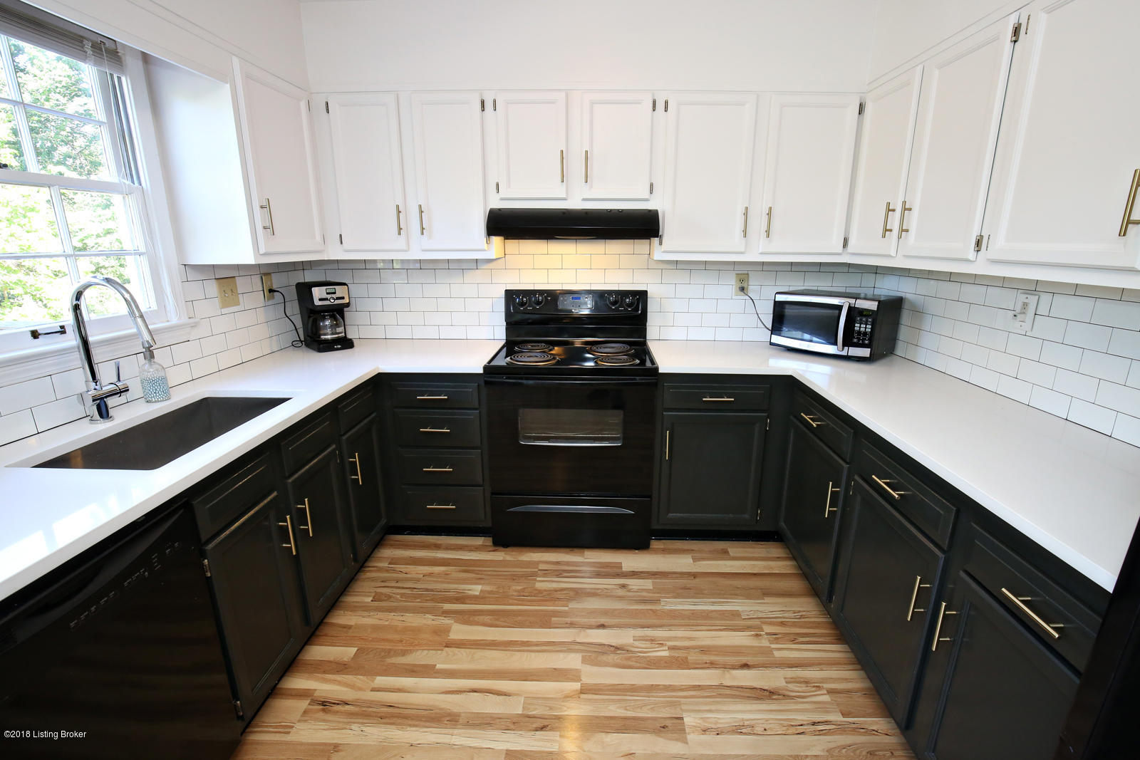48 Warren Road Louisville, KY 40206 - Photo 16 of 42 48 Warren Rd White Quartz Counters
