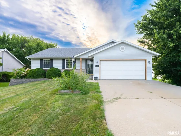 $324,900 | 4405 South Newcastle Court, Mapleton, IL 61547