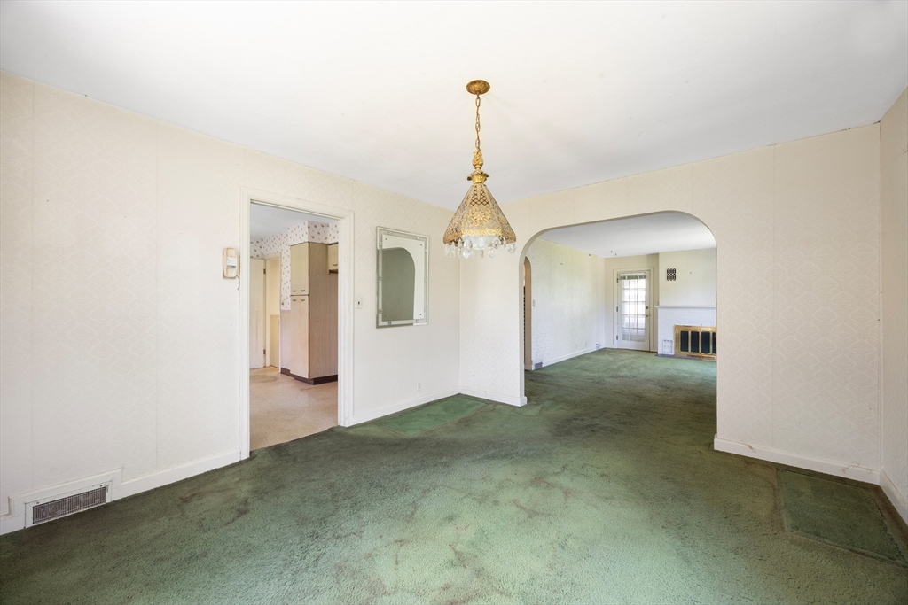 216 Springfield Street Chicopee, MA 01013 - Photo 10 of 26