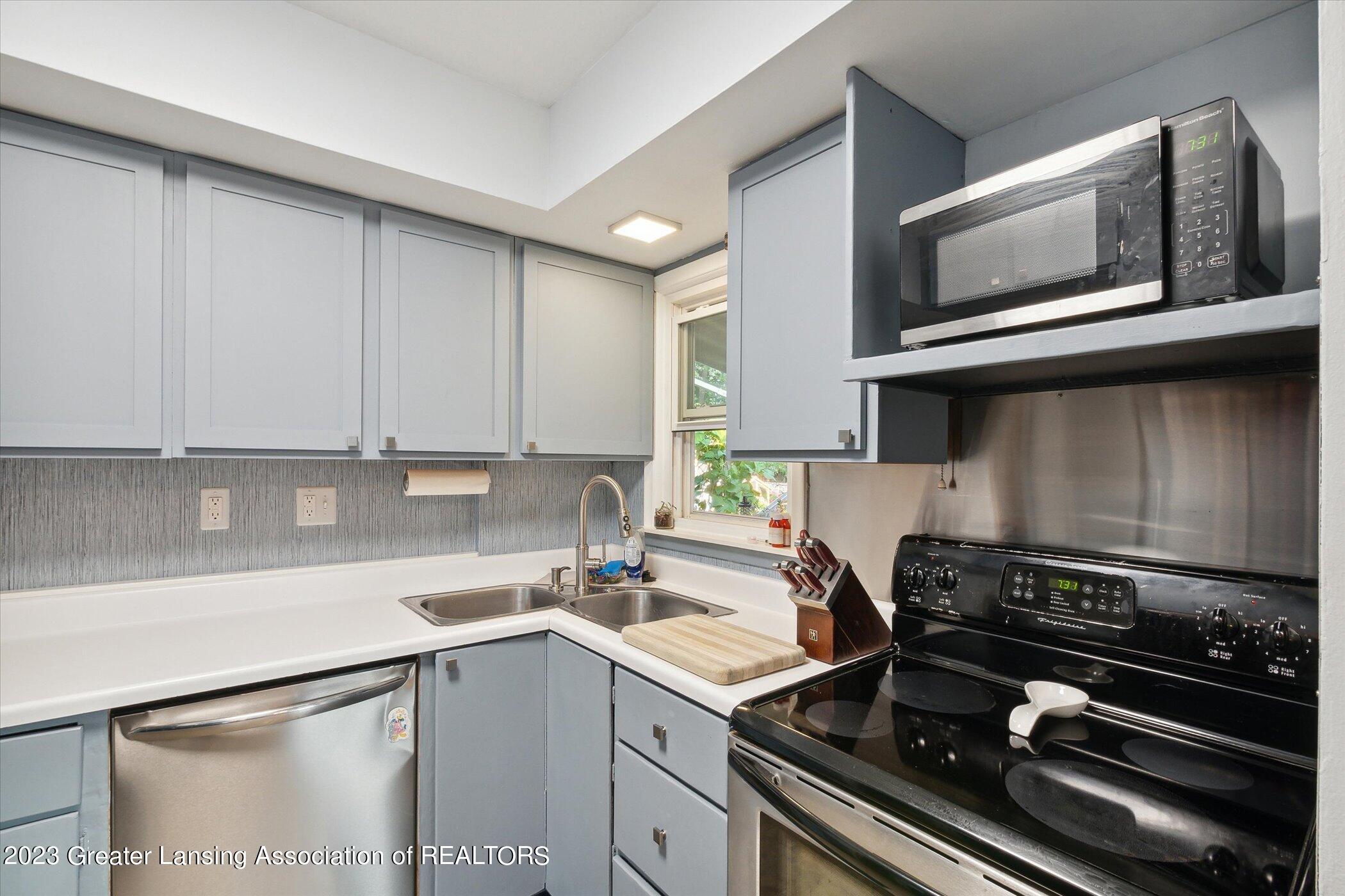 1923 West Miller Road Lansing, MI 48911 - Photo 15 of 41 16-1923-W-Miller-Rd-Lansing-MI-48911-Win