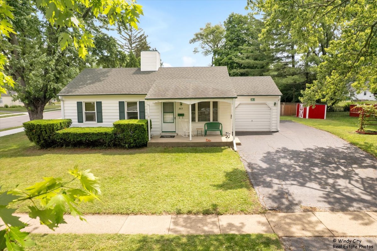 383 Raupp Boulevard Buffalo Grove, IL 60089 - Photo 1 of 40 a front view of a house with garden