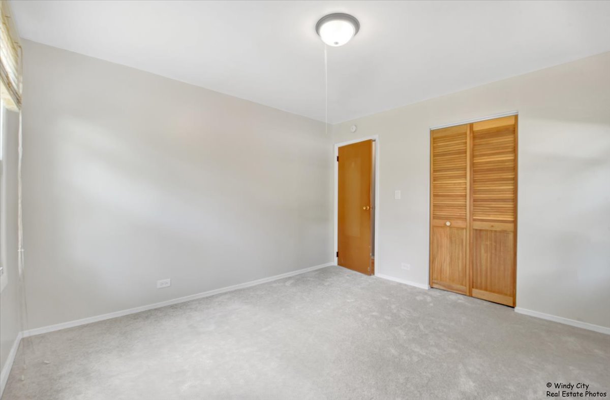 383 Raupp Boulevard Buffalo Grove, IL 60089 - Photo 11 of 40 an empty room with window