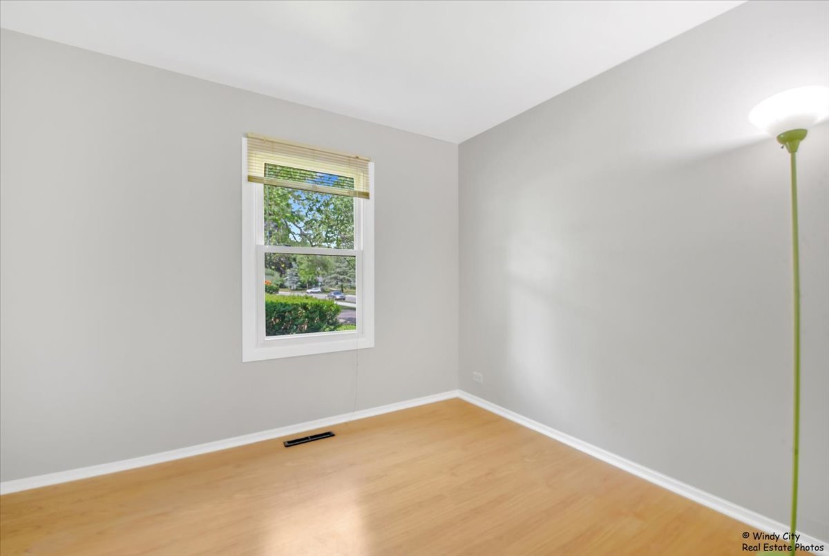 383 Raupp Boulevard Buffalo Grove, IL 60089 - Photo 14 of 40 an empty room with a window