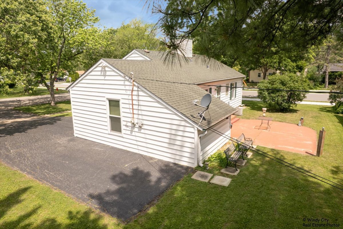 383 Raupp Boulevard Buffalo Grove, IL 60089 - Photo 24 of 40 a view of backyard of house