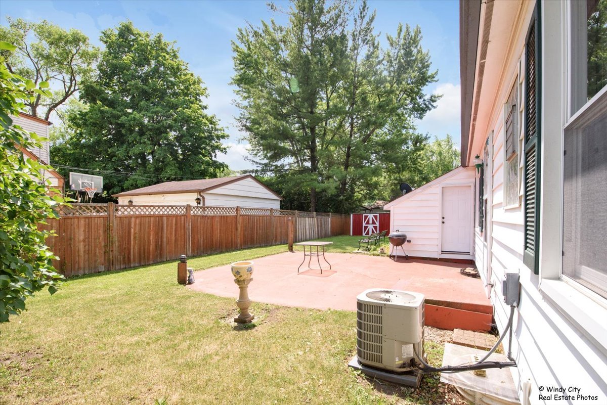 383 Raupp Boulevard Buffalo Grove, IL 60089 - Photo 31 of 40 a backyard of a house with seating space