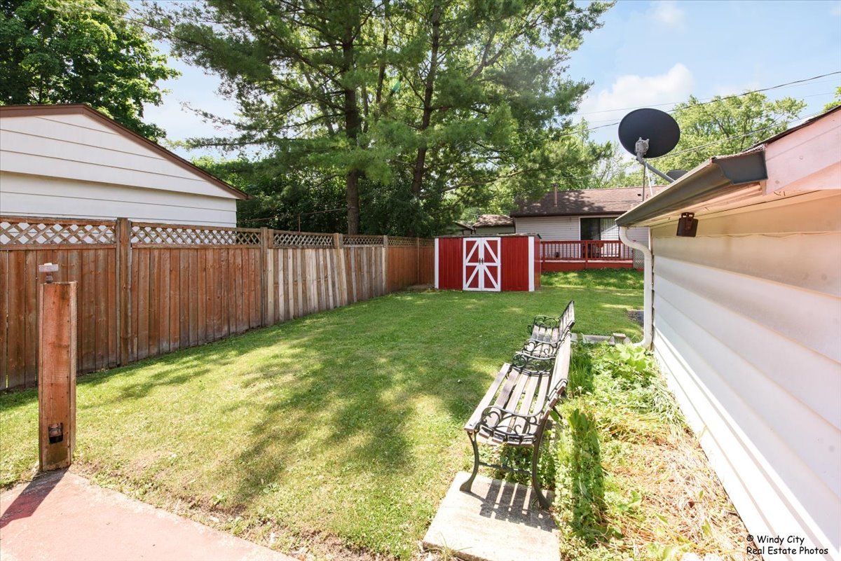 383 Raupp Boulevard Buffalo Grove, IL 60089 - Photo 32 of 40 a view of swimming pool