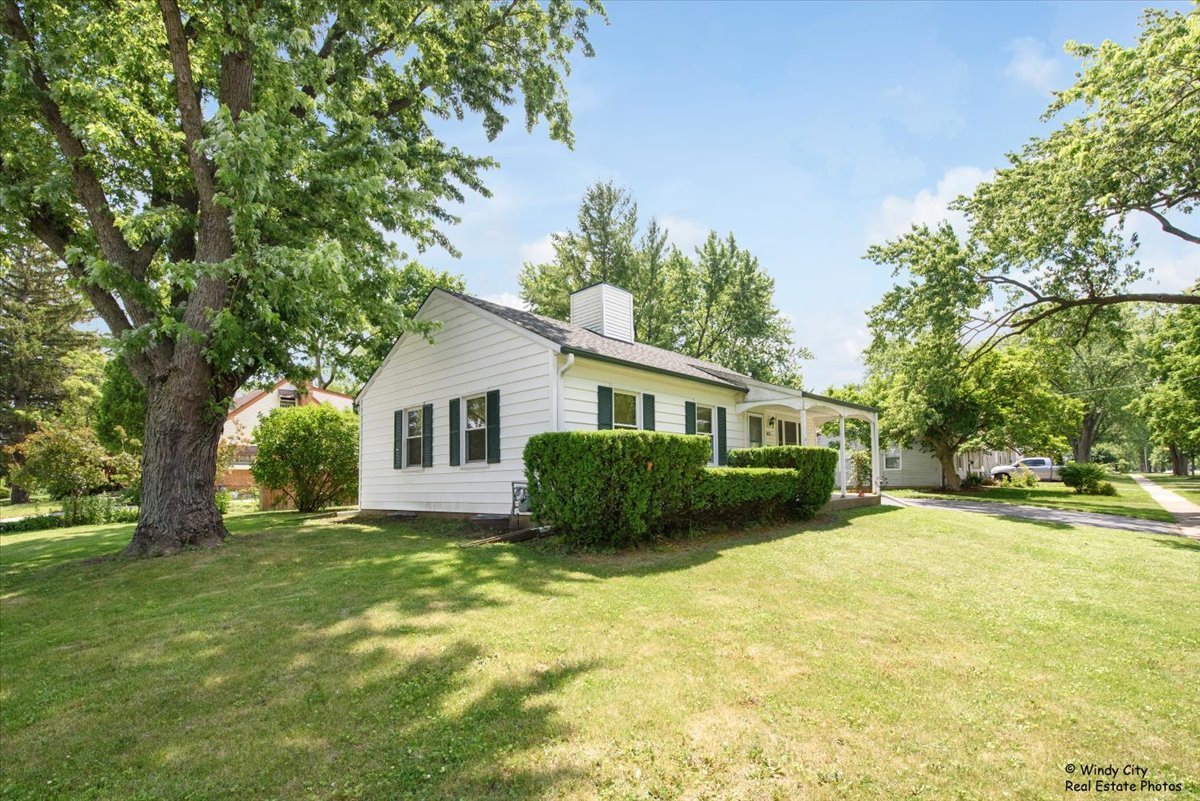 383 Raupp Boulevard Buffalo Grove, IL 60089 - Photo 34 of 40 a view of a house with a yard