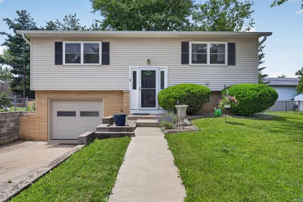 $289,900 | 500 South Westwood Drive, Bloomington, IN 47403