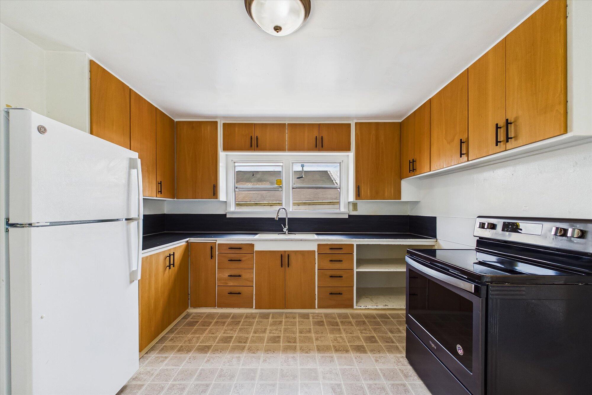180 Cedar Street Rio Dell, CA 95562 - Photo 11 of 31