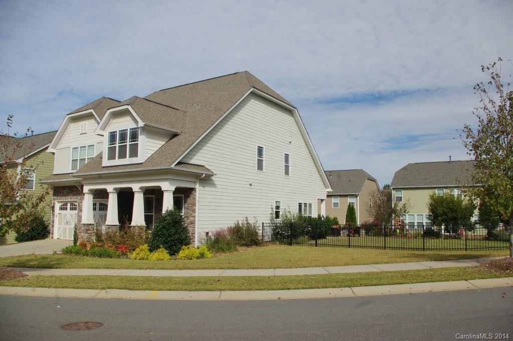 1010 Hamil Ridge Drive, Unit 929 Waxhaw, NC 28173 - Photo 5 of 24 a front view of a house with a yard