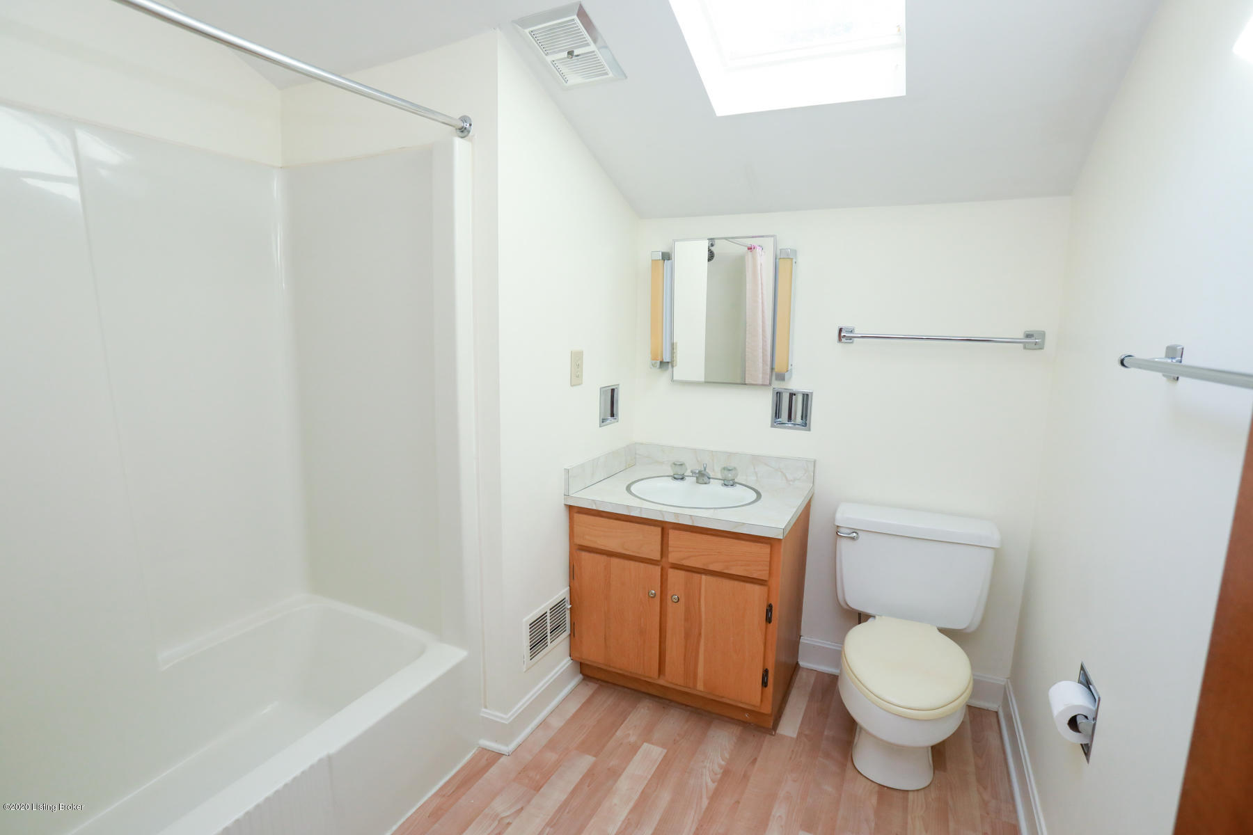 1802 Round Ridge Road Louisville, KY 40207 - Photo 43 of 51 roundridge-145