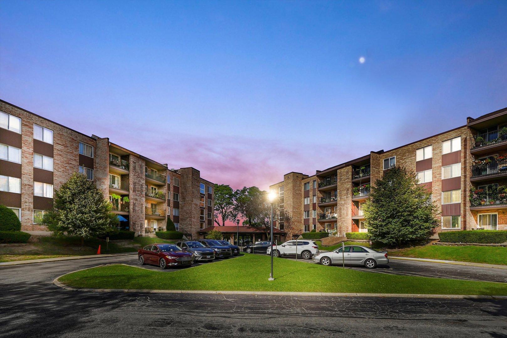 500 West Huntington Commons Road, Unit 455 Mount Prospect, IL 60056 - Photo 2 of 22 Gallery Image 2