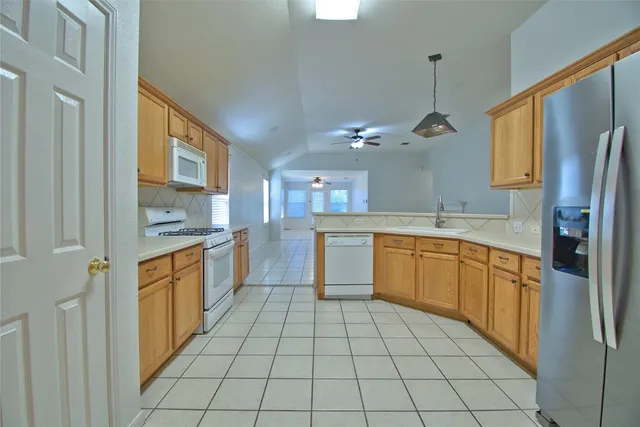 $2,050 | 120 Greenside Lane, Georgetown, TX 78633